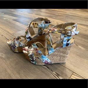Guess Springtime Wedges sz 6.5M